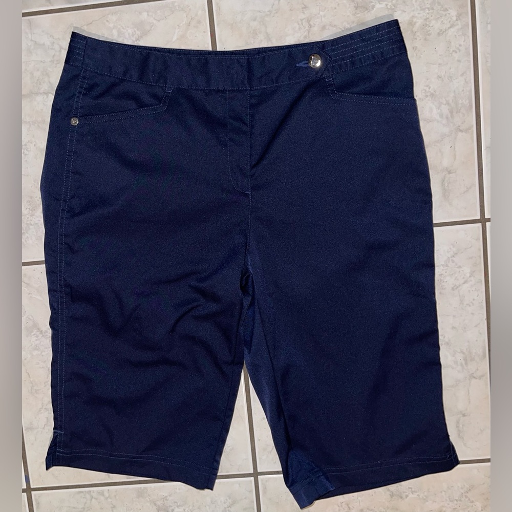 12. Callaway womens golf shorts navy blue size 4 bermuda golf shorts